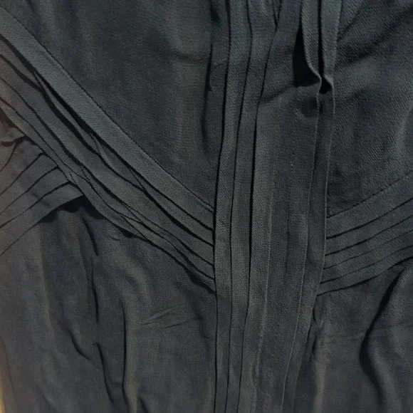 Elegant Navy Sleeveless Top - Picture 3 of 3